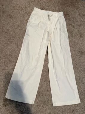 GAP pleaded white khaki pants